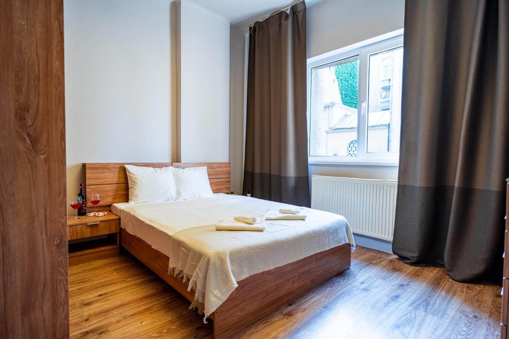 Cozy Apartments Near Calea Victoriei Bukarest Exteriör bild